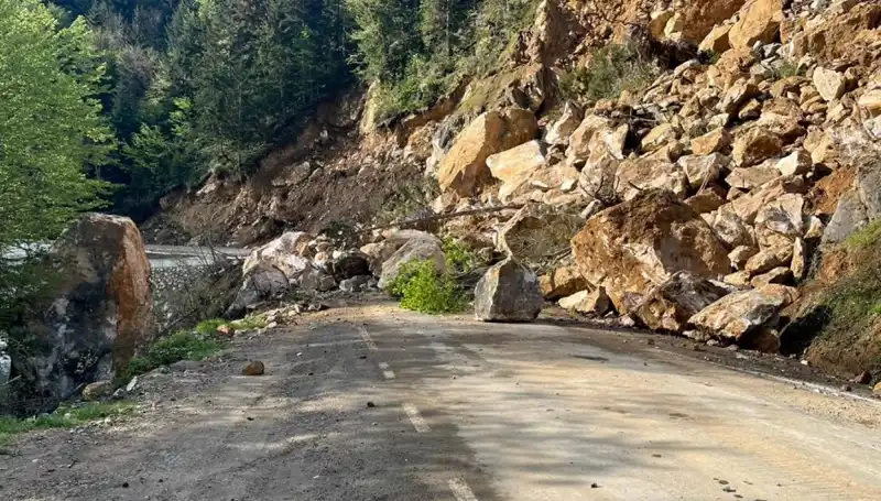 Giresun'da Heyelan Gerçekten Olacak mı? Yol Kapandı!