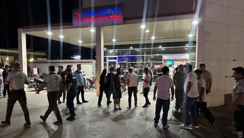 Acil Servis Önünde Gerilim: Tekme Tokat Kavga Anbean Kamerada