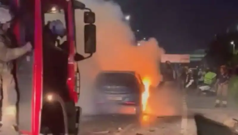 Otoyolda Bariyerlere Çarpan Araçta Korkunç Yangın: Gözü Diken Manzara