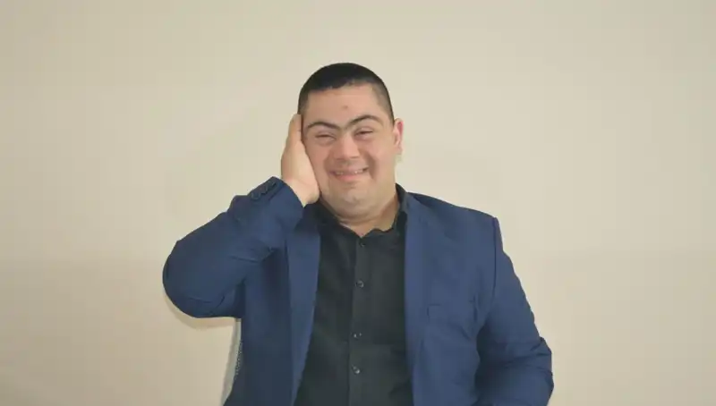 Down Sendromlu Genç Erdinç'in Hayali, Dinleyicileri Mest Ediyor!
