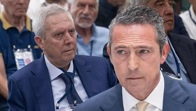 Fenerbahçe Divan Kurulu’nda Aziz Yıldırım’ın Adaylık Açıklaması Şok Yarattı!