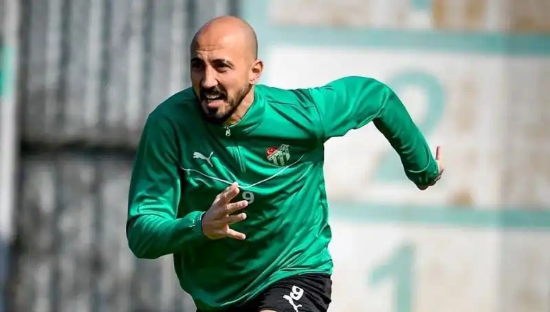 Yeni Bir Başlangıç: Milli Futbolcu 2. Lig'de Kariyerine Devam Edecek!