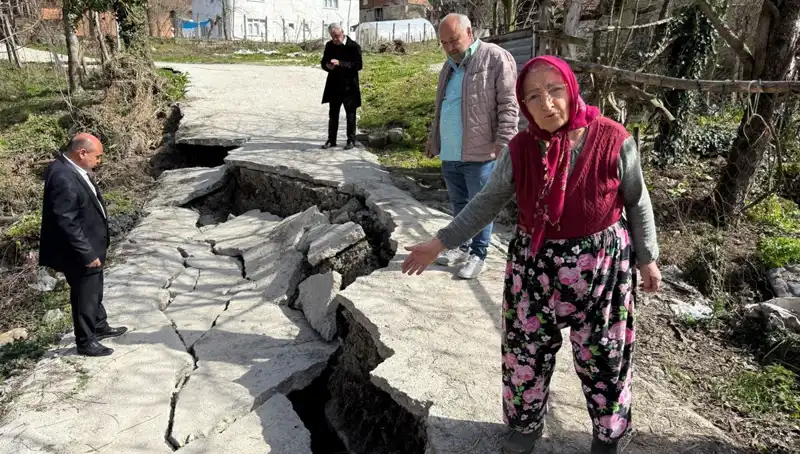 130 Haneli Mahallede Heyelan Alarmı: Yol Çöktü, Korku Sardı
