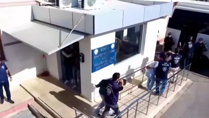 10 İlde Büyük Dolandırıcılık Çetesi Çökertildi: 13 Kişi Tutuklandı