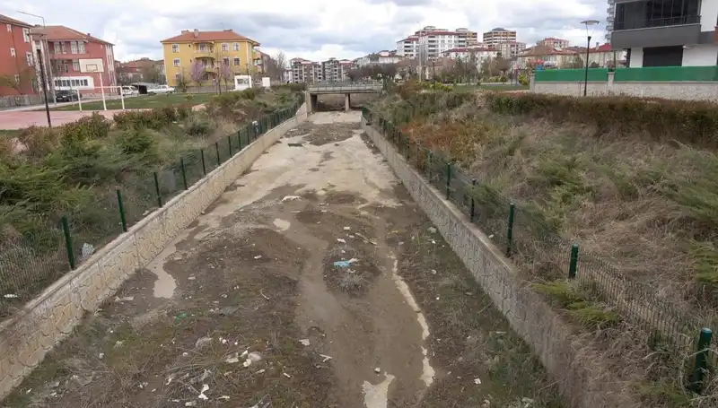 Küçük Nehirlerin Büyüklükleri: Kuraklık Tehdidi Altındaki Coşkun Akışlar