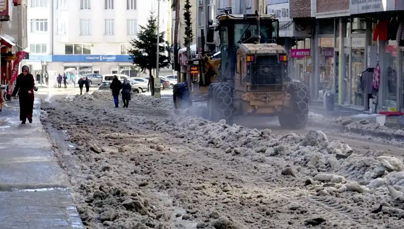 Sarıkamış'ta Kışın Zorlu Etkileriyle Mücadele Ediliyor
