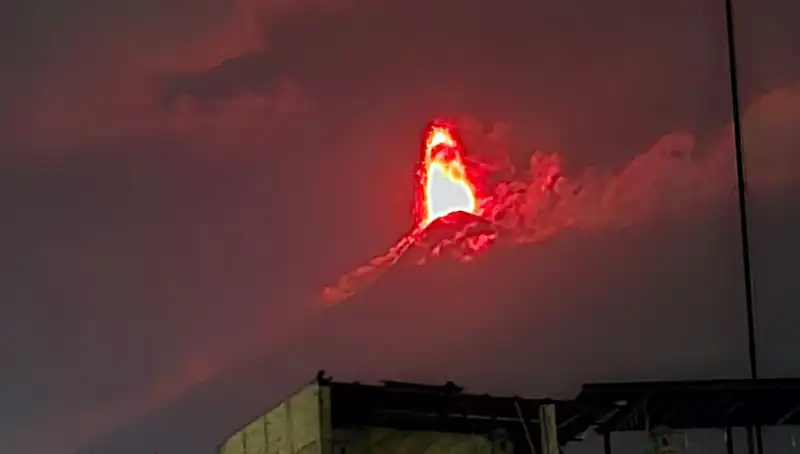 Fuego Yanardağı’ndan Gelen Tehlike: 30 Bin Kişi Tahliye Ediliyor