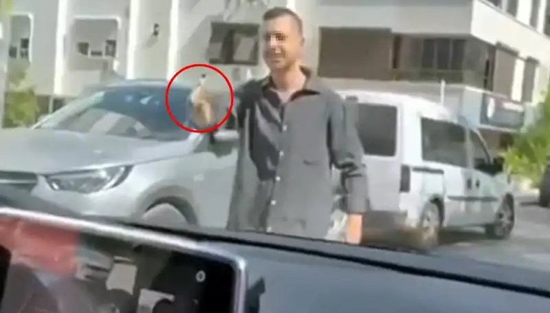 Trafikte Kadınlara Silah Doğrultarak Korkutan Sürücü Hakkında Şok Edici Gelişmeler!