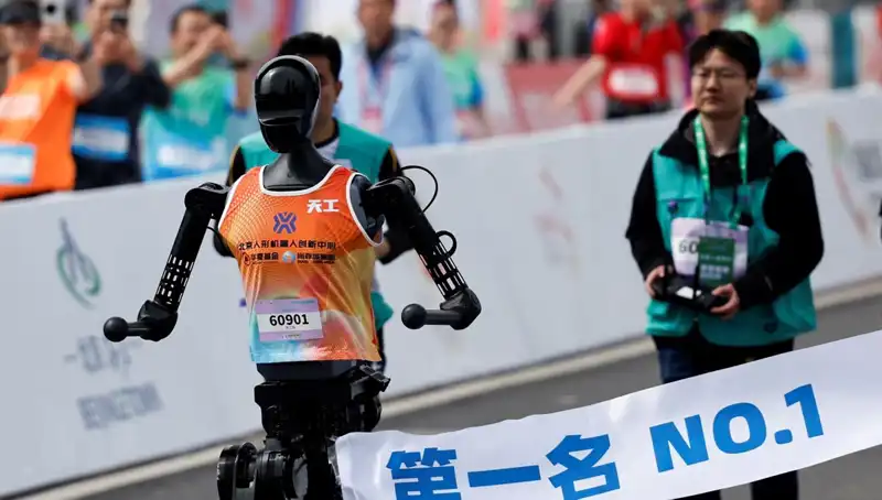 Çinli Robotlar Maraton Koşusunda İnsanları Geride Bıraktı
