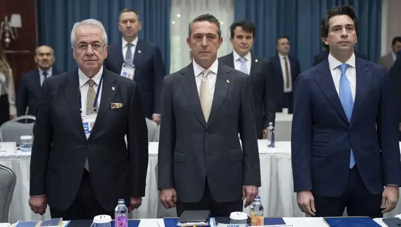 Fenerbahçe'de İmza Sayısı Rekor Kırdı: Futbol Aşkı Sürüyor!