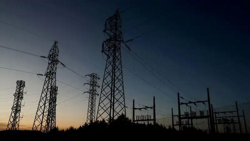 İzmir’de Elektrik Kesintisi Tüm İlçeleri Sardı: Neler Oluyor?