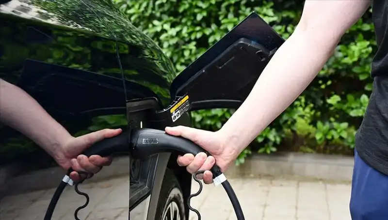 İngiltere, ABD'nin Gümrük Vergilerine Karşı Elektrikli Araç Üreticilerine Destek Veriyor!