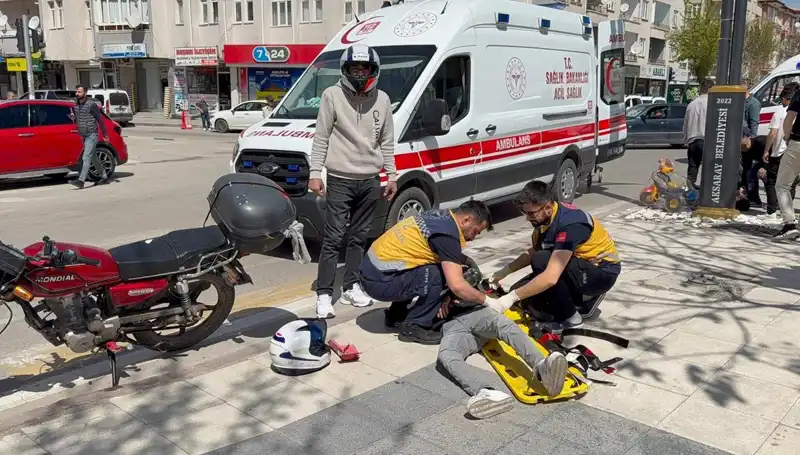 Aksaray'da Motosiklet Kazası: Çarpışmanın Ardından İki Kişi Yaralandı