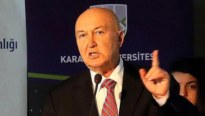 Prof. Dr. Övgün Ahmet Ercan'ın Sağlığına Dair Şok Gelişme: Beyin Kanaması Tehlikesi!