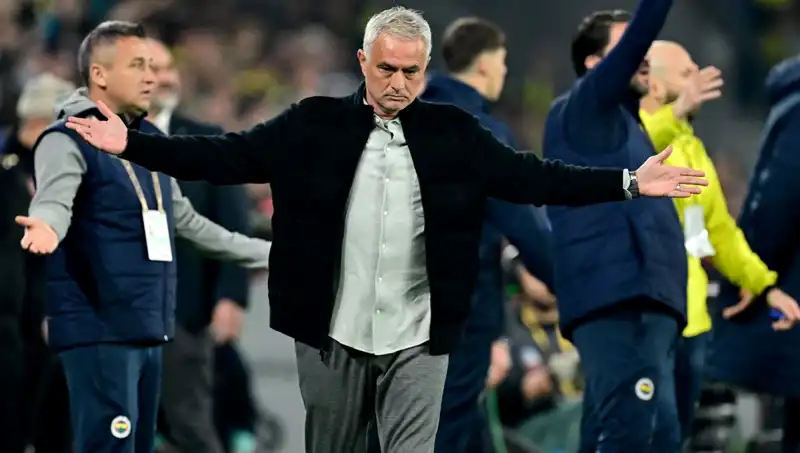 Futbol Dünyasında Şok İtiraz: Mourinho’yu Moda Eleştirisiyle Sarsan Sesler