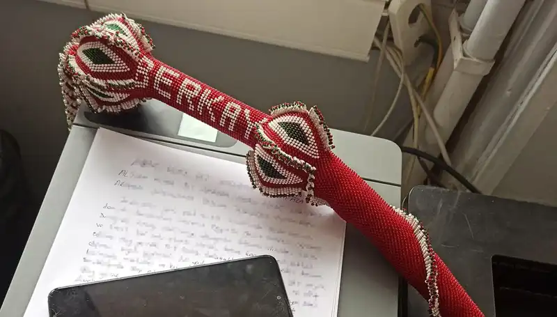 Kırbaçlı Saldırganlardan Kaçan Adam Ölümü Göze Aldı!