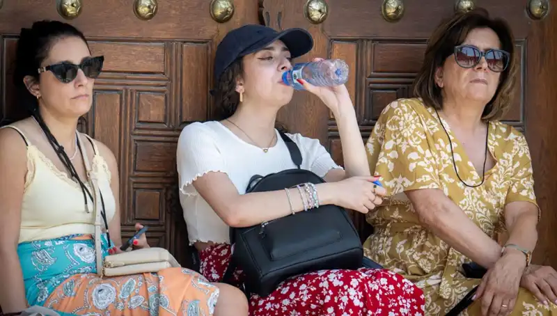 Türkiye'nin 23 İlinde Sıcaklık Rekorları Kırılıyor: 40 Dereceyi Geçen Yerler