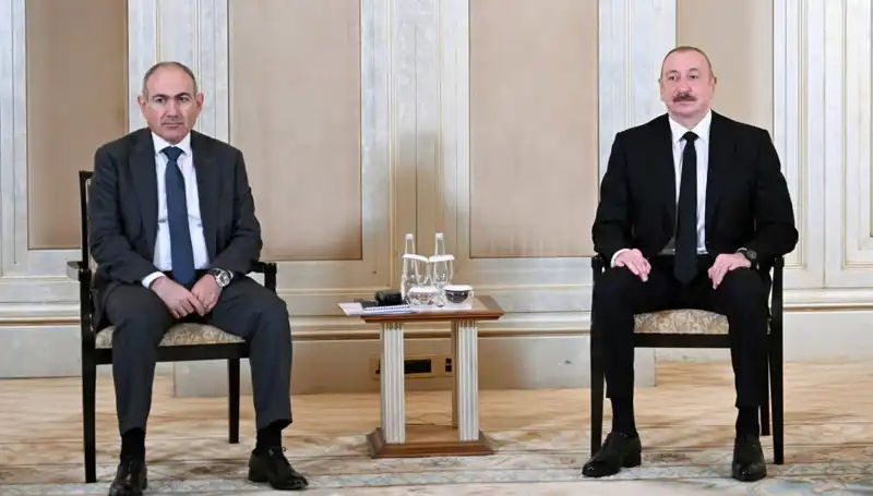 Aliyev ve Paşinyan’ın Tarihi Buluşması: Barışa Giden Yol Abu Dabi'de Mi Açılıyor?