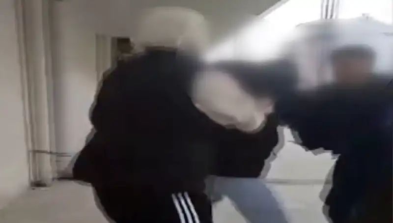 Sokak Ortasında Akran Zorbalığı: Eyvah, Kendine Gel Mevzu İleri Gidiyor!