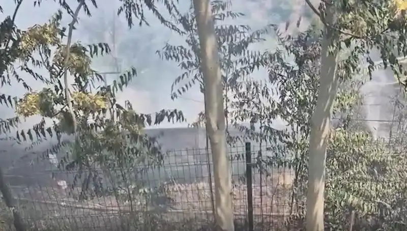 Sultangazi'de Yangın Panik Yarattı: Otluk Alan Alev Alev Yandı!
