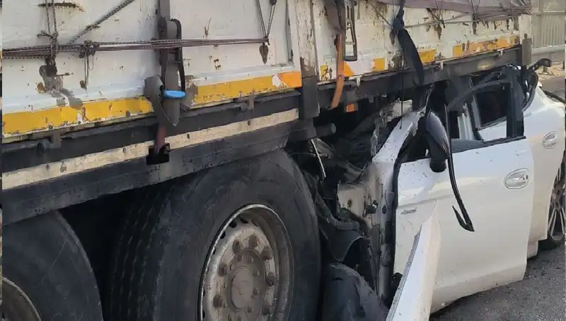 TIR’a Arkadan Saplanan Ok Gibi Bir Kaza: Detaylar Şok Edici