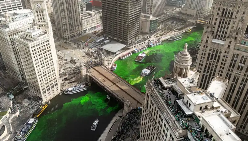 Chicago Nehri'nin Yeşil Renginde Aziz Patrick Günü Kutlaması