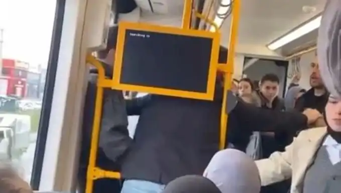 Metroda Tekme Tokat Kavga: Güvenlik Sorunları ve Toplum Tepkisi