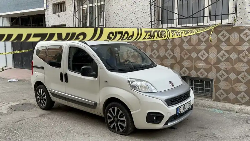 Bursa’da Silahlı Saldırı: Bir Kişi Yaralandı, Olay Anı Tüyler Ürpertici