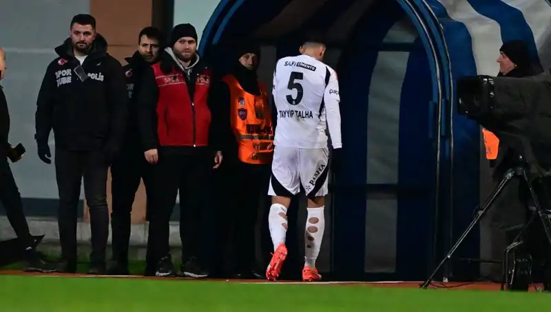 Üst Üste Kırmızı Kart Gören Tayyip Talha'dan Beşiktaş'a Özür Diledi