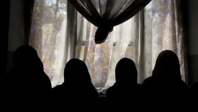 Kadın Yazarları Susturmanın Bedeli: Taliban'ın Tüm Kitapları Yasakladı