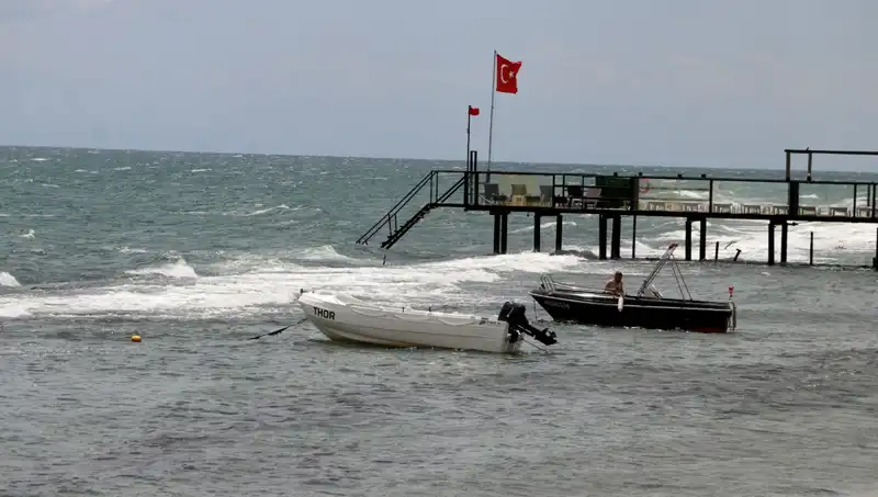 Poyraz’ın Gücü: Denize Girme Yasakları ve Etkileri