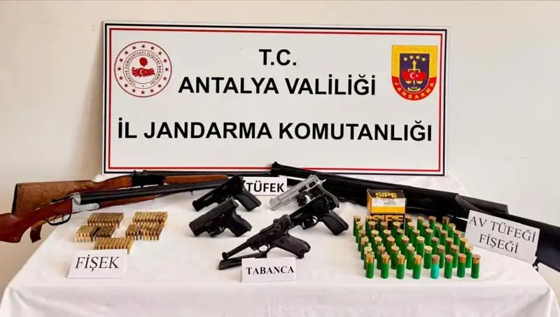 Antalya'da Ruhsatsız Silah Operasyonu: Alacakaranlıkta Saklanan Tehlike