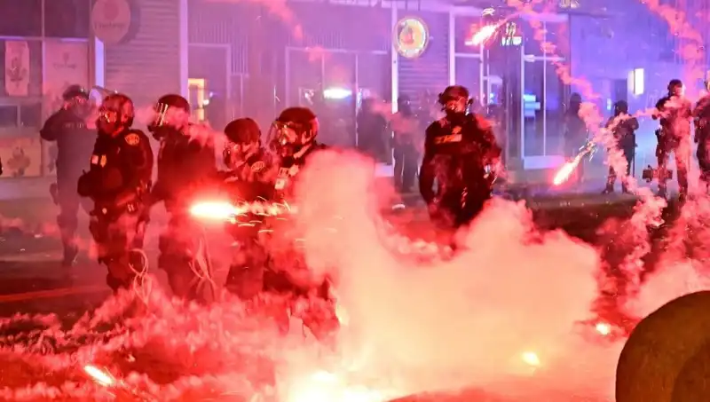 ABD’de Isyan: Los Angeles’taki Protestolar Diğer Şehirleri Sarhoş Etti